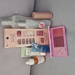 Dashing diva gloss, ultrashine geI pallet. And a whole dollface set biosilks